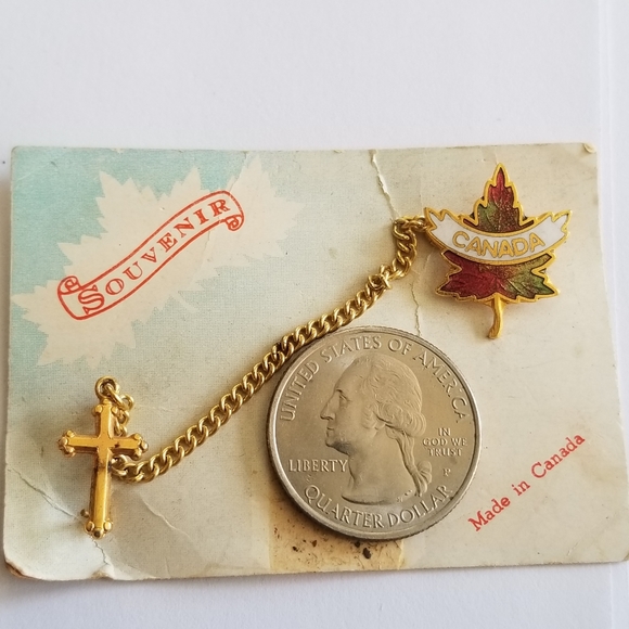 Vintage Canada souvenir pin cross and maple leaf connected by chain gold tone - Picture 5 of 9